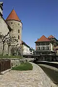 Turm und Burggraben