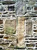 Bruchstücke in der Mauer der Kirche von Fyvie