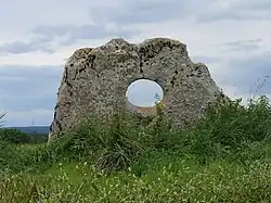Lochstein von Traves