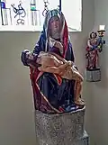 Spätgotische Pietà mit Leuchterengeln (um 1650)