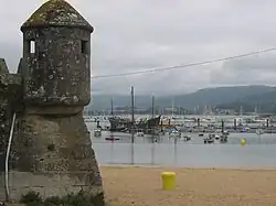 Der Hafen von Baiona mit Nachbau der „Pinta“ von Pinzón