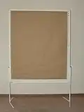 Pinnwand mit Packpapier