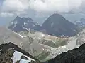 Blick zu Piz Mitgel und Corn da Tinizong (v.&nbsp;l.&nbsp;n.&nbsp;r.).