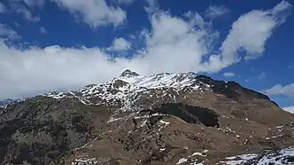 Piz Neir und rechts davon Piz Barscheinz, aufgenommen von oberhalb von Bivio.