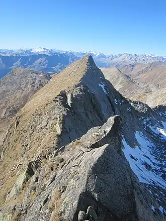 Piz Tanelin im Sommer