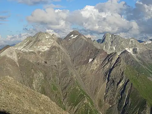 Blick zu (v.l.n.r) Piz Val Lunga, Piz Salteras, Piz da Peder Bucs und Piz Bleis Marscha.