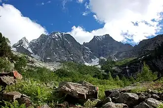 Piz Cengalo links (2008), Piz Badile rechts (Blick von Norden)