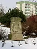 Natursteinplastik „Erwachen“ (2005)