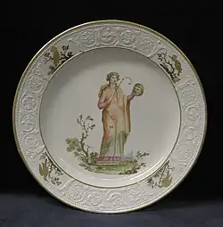 Klassizistischer Teller mit Thalia, der Muse der Komödie, aus dem Servizio ercolanese („Herculaneum Service“), nach einem Gemälde, das dort ausgegraben wurde, 1780–82.