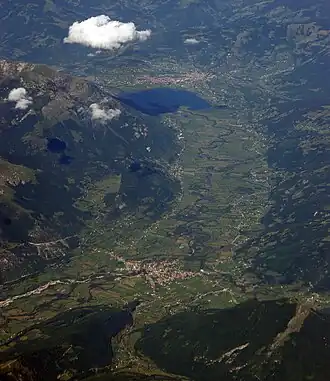 Region um Plav mit dem Visitor-Gebirge nördlich (links) des Tals