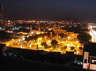 Die Plaza de Armas bei Nacht