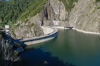 Vidraru-Staumauer, wasserseitige Ansicht