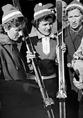 Die Gewinnerinnen des Staffelrennens 1956 (v.&nbsp;l.&nbsp;n.&nbsp;r.): Sirkka Polkunen, Mirja Hietamies, Siiri Rantanen