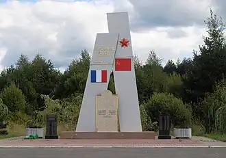 Denkmal für das im Zweiten Weltkrieg zeitweise in der Nähe stationierte französische Jagdfliegergeschwader Normandie-Njemen