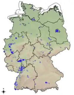 Verbreitung des Vierblättrigen Nagelkrauts in Deutschland nach Meldungen im Portal GBIF.org und bei www.floraweb.de (blaue Kreise, Stand 10/2025, GBIF Occurrence Download https://doi.org/10.15468/dl.b2chea); Hintergrundkarte Bundeslandgrenzen und Relief.