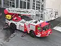 Feuerwehrfahrzeug: Drehleiter mit Korb