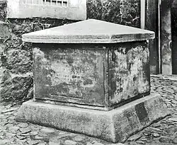 1907 im Hinterhof
