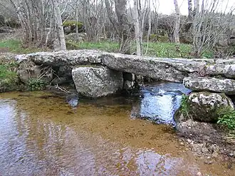 Pont de César über den Piou, Okzitanien