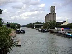 Hafenbereich am Nord-Kanal bei Marquion