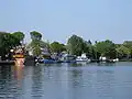 Hafen mit nostalgischen Ausflugsschiffen