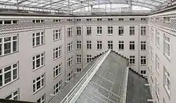 Der Lichthof über der Kassenhalle