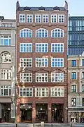 Blücherhaus (1913; C. F. Christens) Poststraße 33 mit dem rechten Teil des Eingangs Poststraße