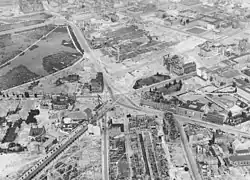 Luftbild vom Potsdamer und Leipziger Platz mit den Resten des südlichen Torhauses, 1954