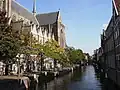 Pottenkade neben der Grote Kerk