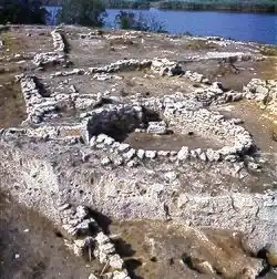 Durankulak – Große Insel. Aufnahme einer protobulgarischen heidnischen Rotunde, die im 10. Jahrhundert in eine christliche Kirche umgewandelt wurde.