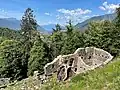 Ruine, gut erkennbar die Balkenlöcher