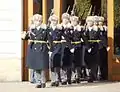 Wachaufzug in der Prager Burg in Winteruniform