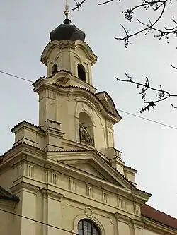 Giebel mit Pietà