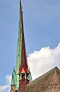 Chordachreiter vor der Sanierung. Hinten steht der Glockenturm.