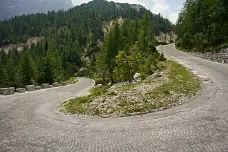 Haarnadelkurve auf der Passstraße