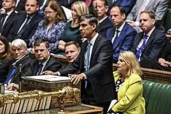 Sunak mit Mitgliedern seines Schattenkabinetts während einer Fragestunde der Premierministerin im Juli 2024