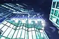 Prime Tower Haupteingang bei Nacht.