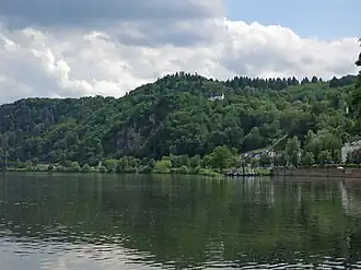 Prinzenkopf von Norden, aufgenommen vom Moselufer bei Alf