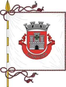 Fronteira (Vila mit einfarbiger Flagge)