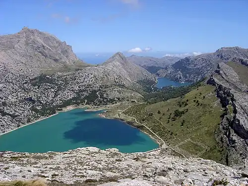Stauseen vor dem Berg