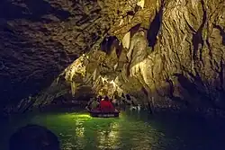 Punkwahöhlen mit der the Macocha Schlucht und Kateřinská-Höhle