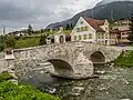 Oberwasserseitige Ansicht mit altem Schulhaus