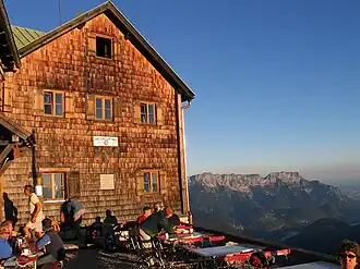 Purtschellerhaus mit Untersberg