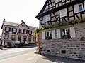 Rathaus und Schule von Quatzenheim