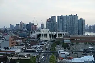 Blick südwärts auf Queens West von Queensboro Bridge, 2023