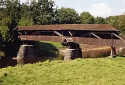 Röhrensteg in Zwickau, älteste der drei histo­rischen Holzbrücken Sachsens (ca. 1535, seit 1790 in heutiger Form)