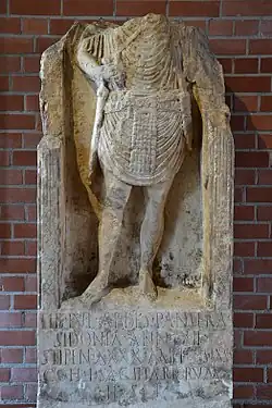 Grabsteine des Annaius Daverzus und des Tiberius Iulius Abdes Pantera im Museum Römerhalle in Bad Kreuznach