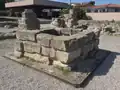 Brunneneinfassung im Innenhof des Burgus