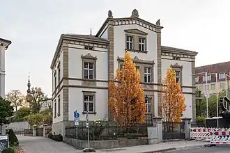 Villa vor der Stadtmauer. Spätklassizismus, erbaut um 1870