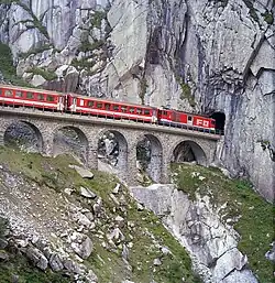 Deh 4/4II auf dem Brüggwaldbodenviadukt