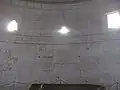 Zwei Lichtschächte und eine Luke unterhalb der Dachkuppel auf der Südseite des Kapellenraums.